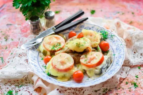Минтай на сковороде с сыром и помидорами за 20 минут - очень простой рецепт с пошаговыми фото