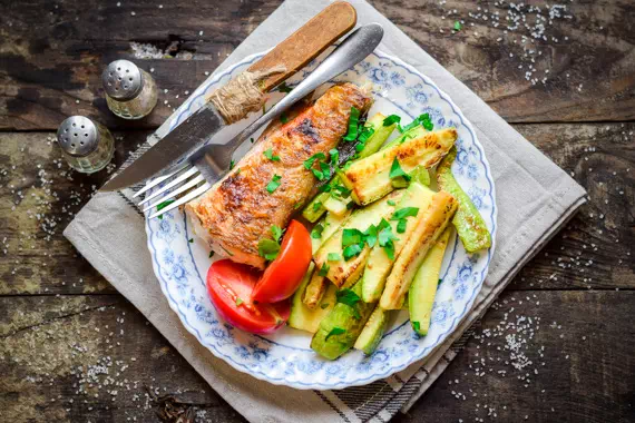 Минтай на сковороде с кабачками - быстрый рецепт вкусного блюда с пошаговыми фото
