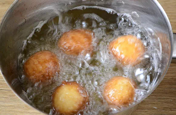 Творожные пончики в масле - оригинальный рецепт с пошаговыми фото