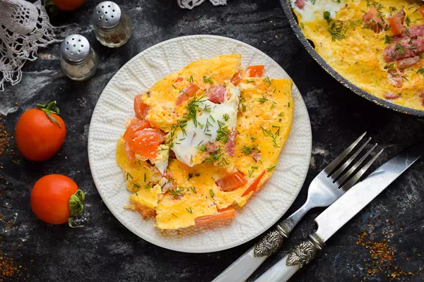 Омлет с помидорами и колбасой - классический рецепт с пошаговыми фото