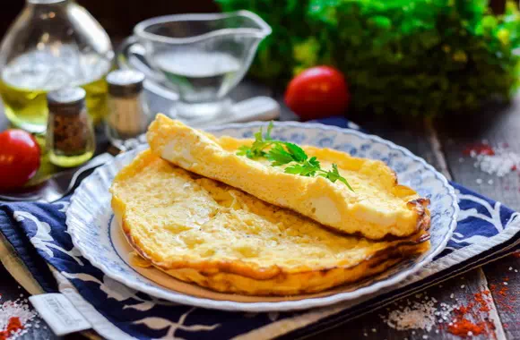 Омлет с сыром - классический рецепт с фото