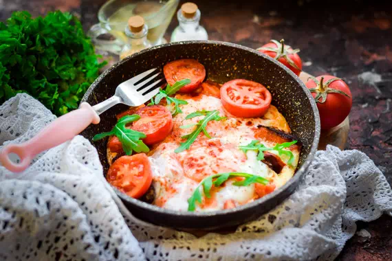 Яичница с помидорами - классический рецепт с фото