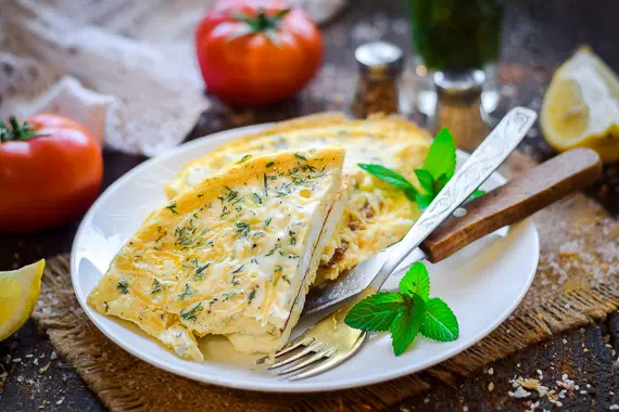 Омлет с сыром, творогом и зеленью за 15 минут - очень простой рецепт с пошаговыми фото