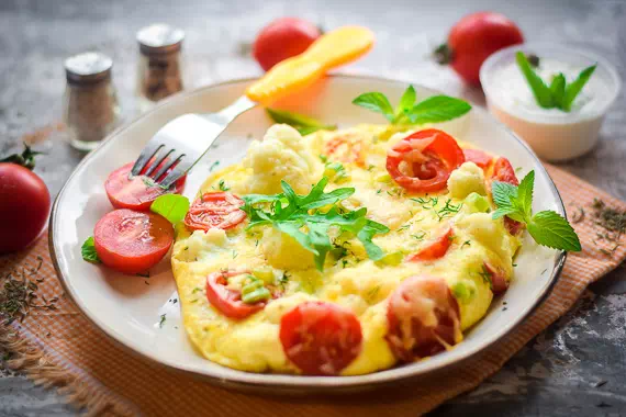 Омлет с цветной капустой, помидорами и сыром на сковороде за 15 минут - пошаговый рецепт с фото
