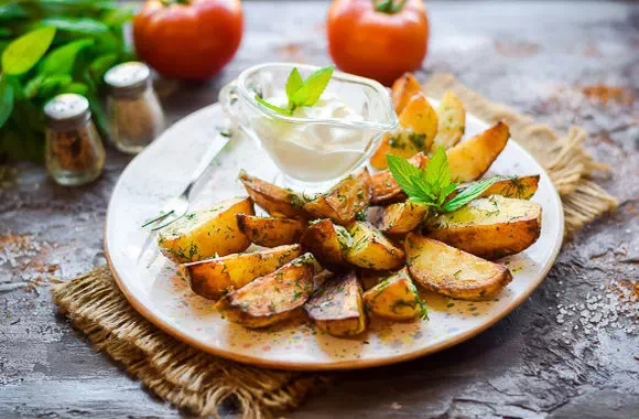 Картошка по-деревенски на сковороде - классический рецепт с пошаговыми фото