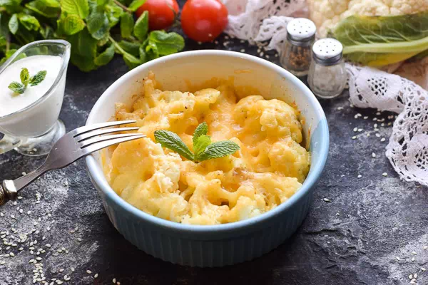 Цветная капуста в духовке с сыром - классический рецепт с фото