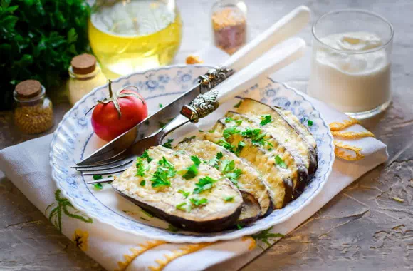 Баклажаны под сыром в духовке - простой рецепт с пошаговыми фото