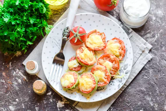 Кабачки в духовке с помидорами - классический рецепт с фото