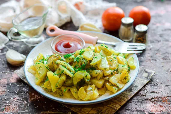 Картошка с кабачками и луком на сковороде классический рецепт с фото