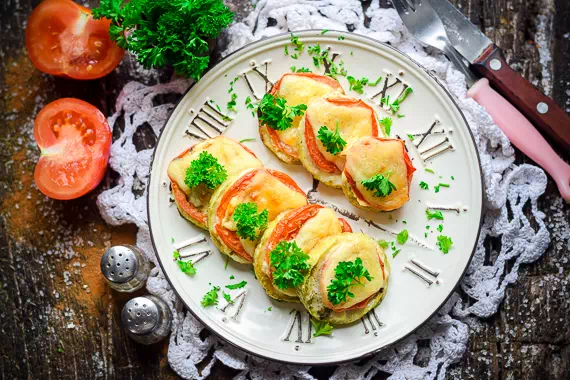Вкуснейшие кабачки с помидором и сыром в духовке - простой рецепт с пошаговыми фото
