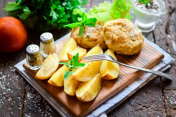 Вкуснейшие котлеты из фарша в духовке с картофелем - простой и быстрый рецепт с пошаговыми фото