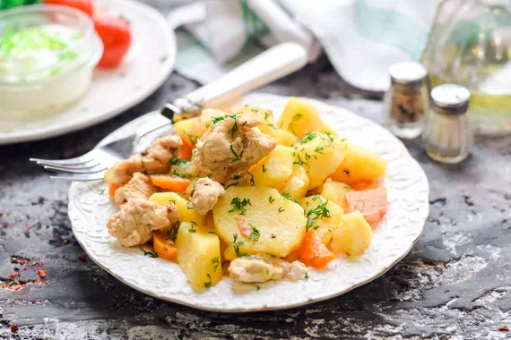 Вкуснейшая тушеная картошка с курицей в кастрюле - очень простой рецепт с пошаговыми фото