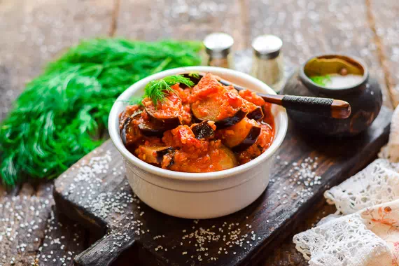 Тушеные баклажаны в томатном соусе за 25 минут - очень простой рецепт с пошаговыми фото
