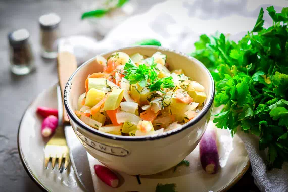 Тушеный кабачок с овощами на сковороде за 20 минут - простой рецепт с пошаговыми фото