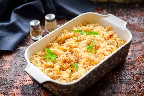 Рис с луком и морковью в духовке - очень простой вегетарианский рецепт с пошаговыми фото