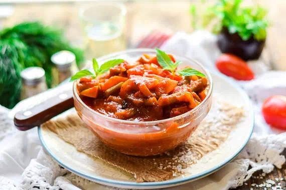 Тушеные овощи на сковороде в томатном соусе за 20 минут - пошаговый рецепт с фото
