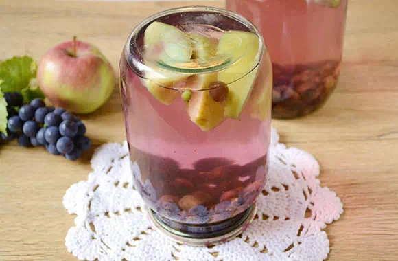 Компот из винограда и яблок на зиму - оригинальный рецепт с фото